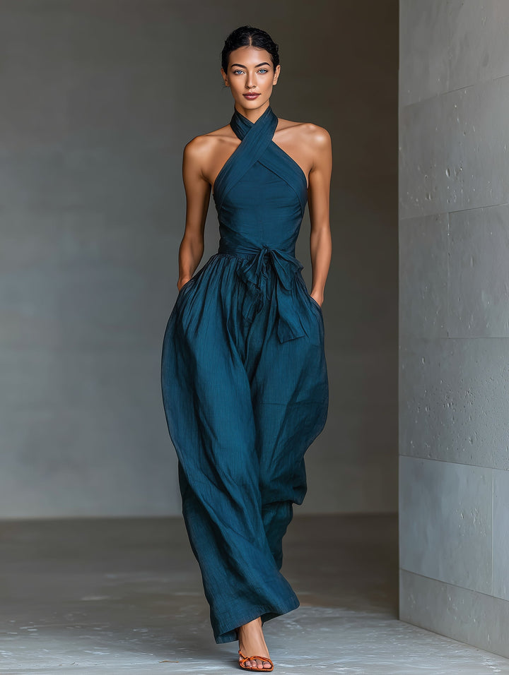 Tuta blu navy con scollo halter incrociato e gamba ampia