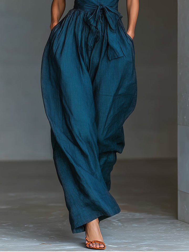 Tuta blu navy con scollo halter incrociato e gamba ampia