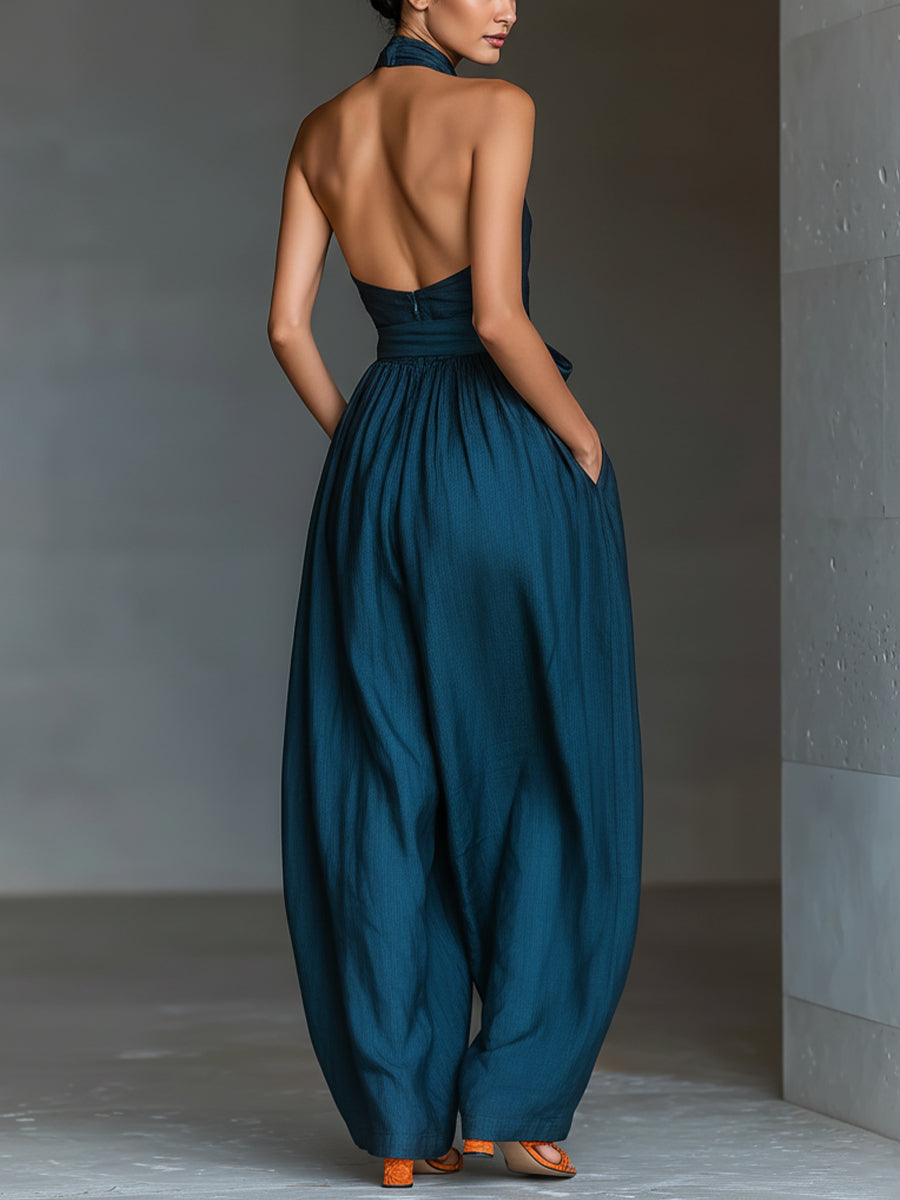 Tuta blu navy con scollo halter incrociato e gamba ampia